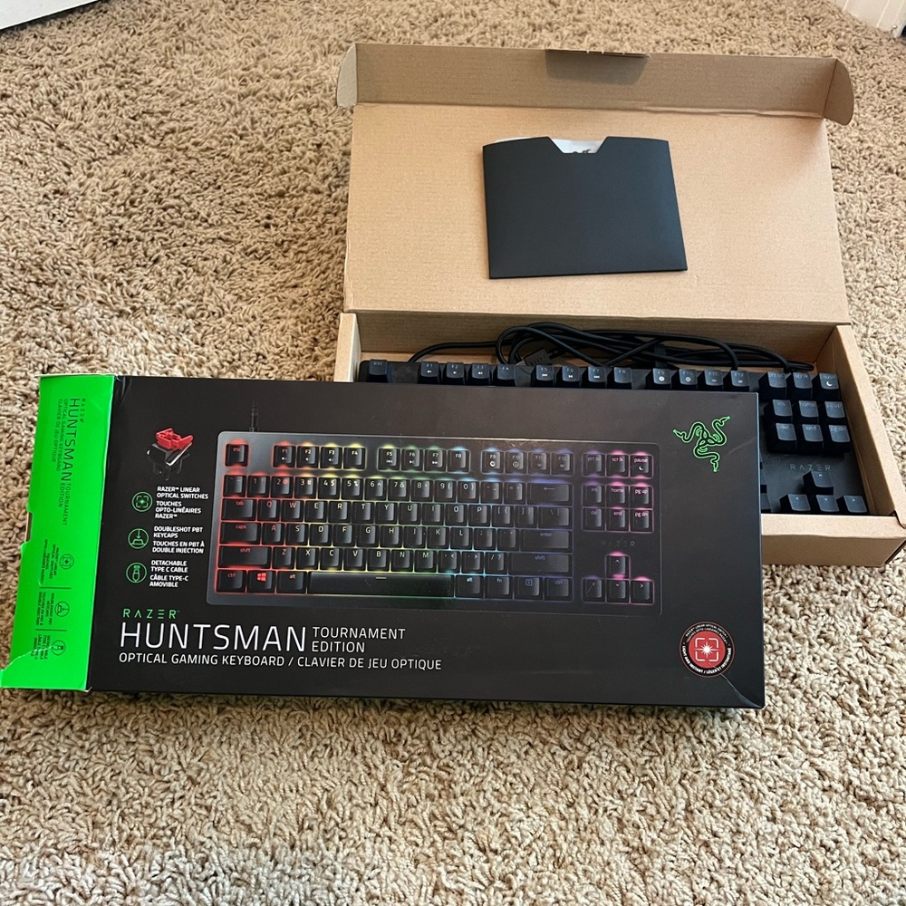 Razor huntsman tournament keyboard